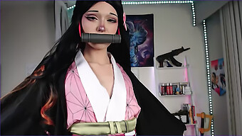 Selbstgemachtes Video Von Nezuko, Dem Cosplayer, Der Einen Cumshot Genießt