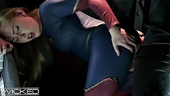 تدليك وحشي للمؤخرة يؤدي إلى رحلة شرجية مكثفة لـ Supergirl