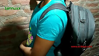 Desi Teen India Gets Intimate With Her Boyfriend In A Hot Video