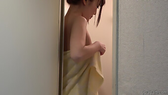 Japansk Skolepige Sarina Kurokawa Solo Shower Show På Kamera