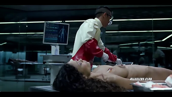 Thandie Newton A Angela Sarafyan V Westworld Season 1, Episode 7 - Verejné Zobrazenie Čiernej A Brunetovej Nahoty