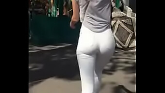 Secretly Captured Booty In The Open Air