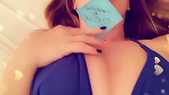 Vidéo D'Authenticité Mettant En Vedette Une Femme Séduisante