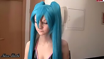 Miku Hataune Cosplay Porno Med Ansigtscumshot