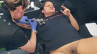 Esposa Troca Sexo Por Serviços De Tatuagem De Tatuador