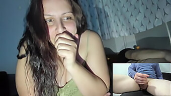 Esposa Y Esposo Cachondos Se Entregan Al Placer Voyeurista Con Un Desconocido