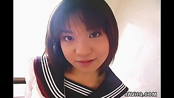 Japanischer Teenager Bekommt Gesichtsbesamung In Unzensiertem Video