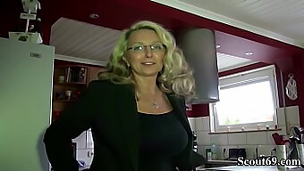 Une Milf Allemande Aux Seins Naturels Séduit Son Voisin Pour Une Rencontre Sexuelle Dans Une Vidéo Maison