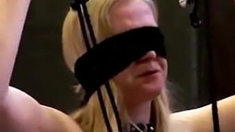 Bdsm-Mester Og Slave Leker Med Bondage Og Sexleketøy