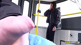 Stacy Sommers Fångar Mig När Jag Onanerar På Kollektivtrafiken!