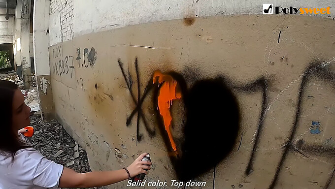 Grafiti-Ul Public Al Brunetei Ruse Duce La Oral Și Penetrare La Fața Locului