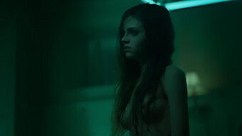 Le Film 2019 De Nao Olhe D'India Eisley: Une Fête Sauvage Dans Le Dortoir Avec Une Touche Brésilienne