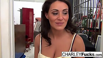 La Sensual Sesión En Solitario De Charley Con Su Delicioso Coño